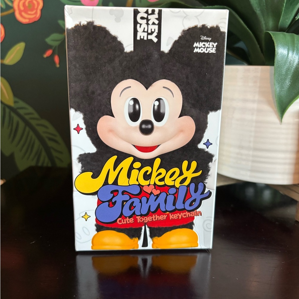 Pop Mart Mickey Family Keychain - Blind box (confirmed)